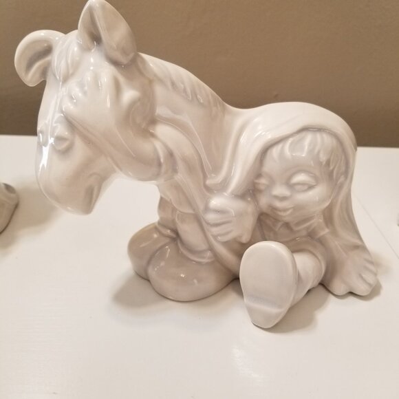 VML Hull White Ceramic Kids Nativity - Picture 5 of 7